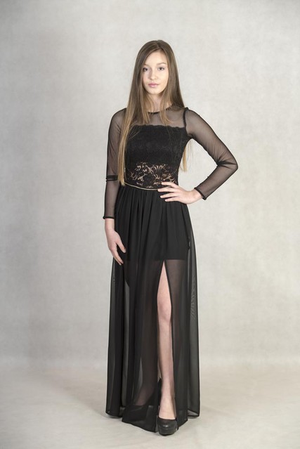 21. Dominika Kucharczuk, 15 lat, mieszka w Braniewie, wzrost: 160cm, wymiary: 80/63/80, interesuje się: muzyką,
