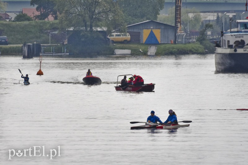 Strażacy wyłowili z rzeki ciało mężczyzny zdjęcie nr 151445