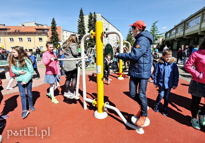 Plac zabaw przy SP 19 oficjalnie otwarty zdjęcie nr 151533