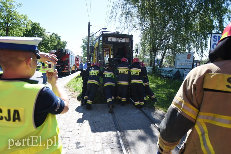 Grunwaldzka zablokowana! Ciężarówka zderzyła się z tramwajem zdjęcie nr 152145