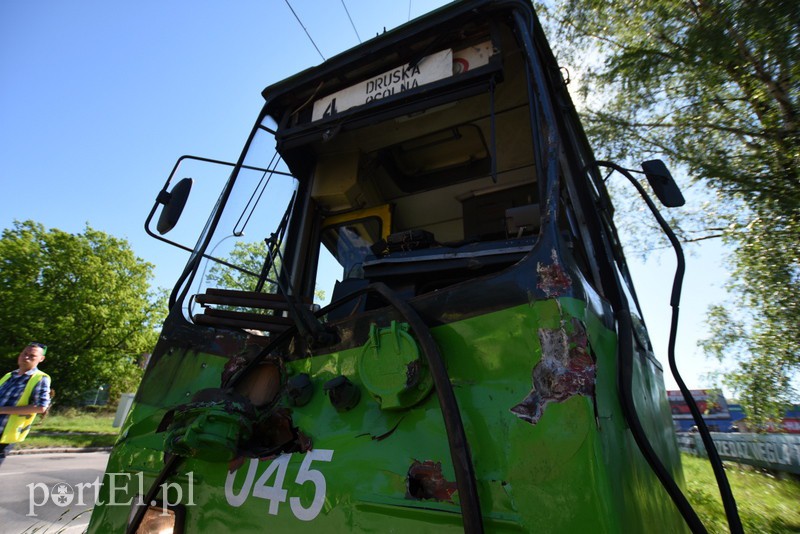 Grunwaldzka zablokowana! Ciężarówka zderzyła się z tramwajem zdjęcie nr 152153