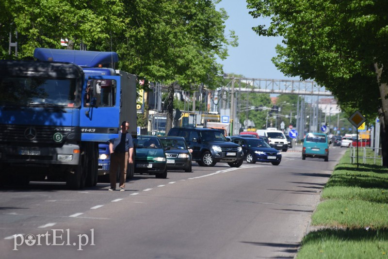 Grunwaldzka zablokowana! Ciężarówka zderzyła się z tramwajem zdjęcie nr 152151