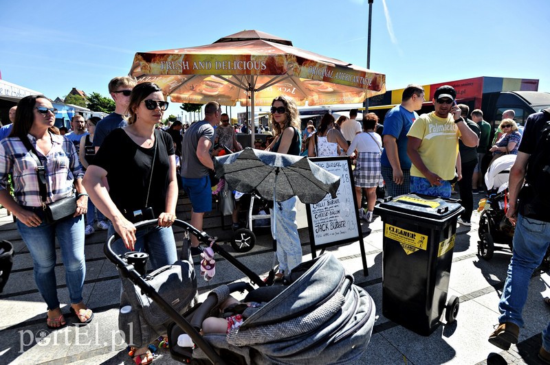 Bulwar przyciąga jedzeniem zdjęcie nr 152753