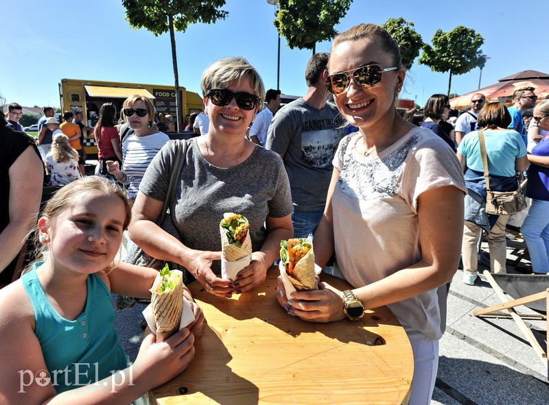 Bulwar przyciąga jedzeniem zdjęcie nr 152761