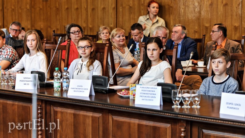 Uczniowie wcielili się w radnych. Jakie mają pomysły? zdjęcie nr 153023