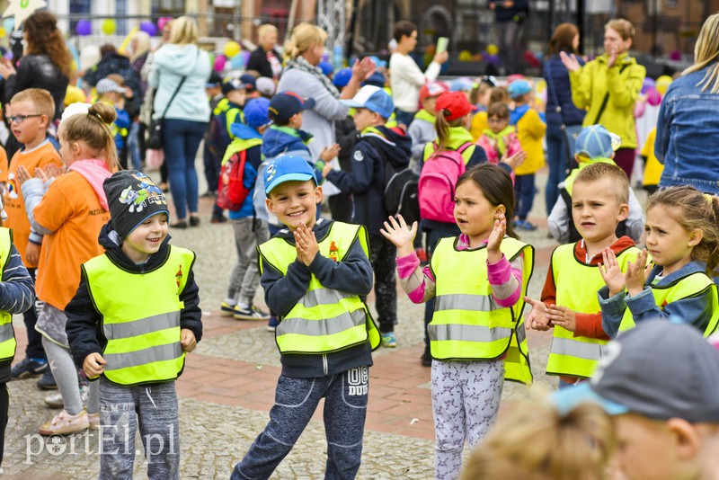 Starówka pełna dzieci zdjęcie nr 153083