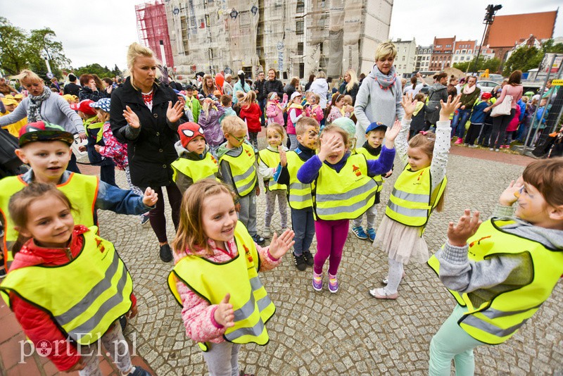 Starówka pełna dzieci zdjęcie nr 153057
