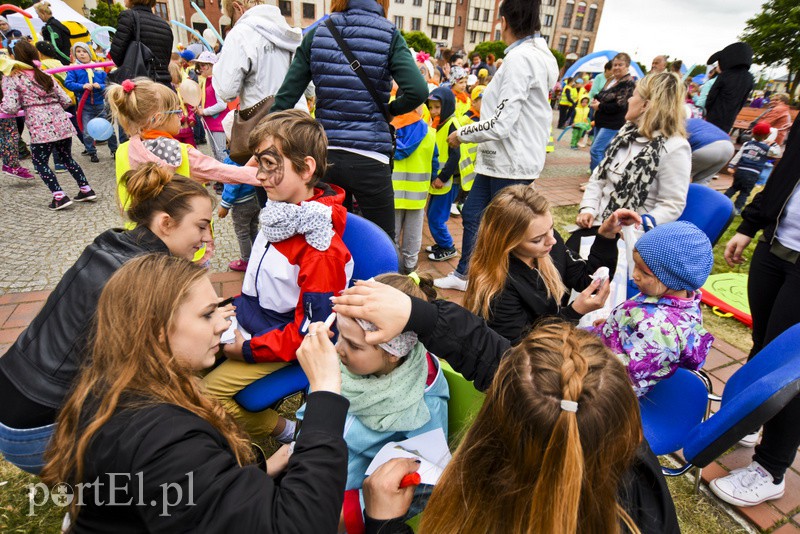 Starówka pełna dzieci zdjęcie nr 153067