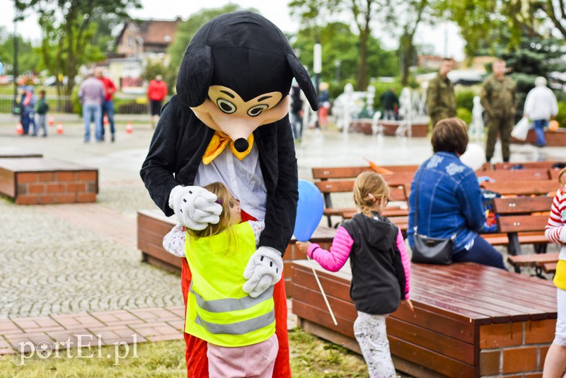 Starówka pełna dzieci zdjęcie nr 153081