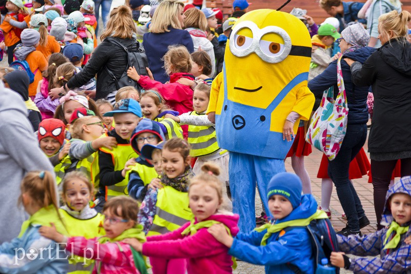 Starówka pełna dzieci zdjęcie nr 153054