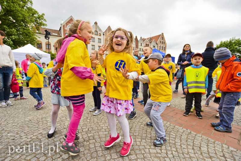 Starówka pełna dzieci zdjęcie nr 153071