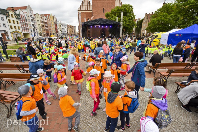 Starówka pełna dzieci zdjęcie nr 153064