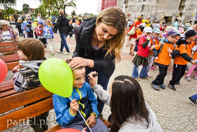 Starówka pełna dzieci zdjęcie nr 153063