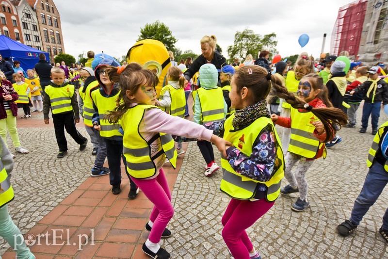 Starówka pełna dzieci zdjęcie nr 153070