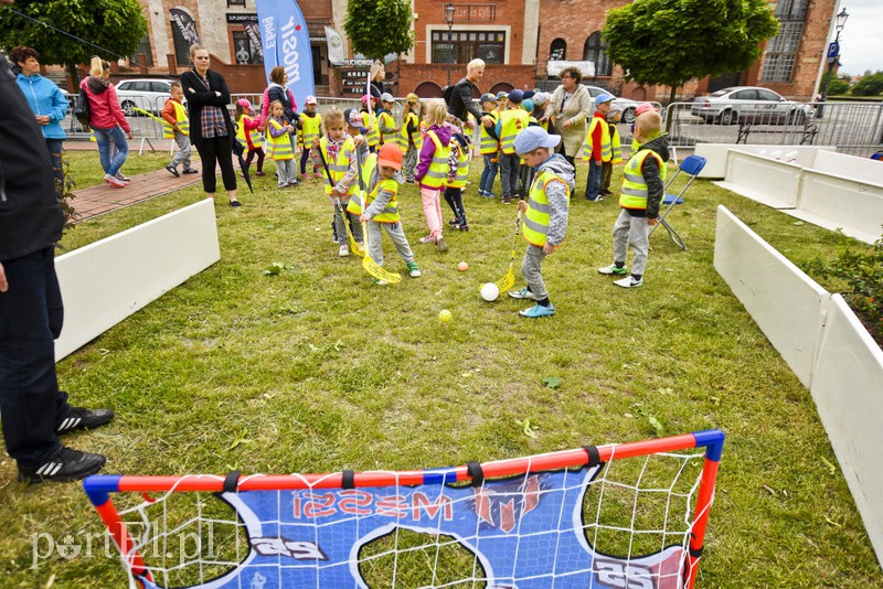 Starówka pełna dzieci zdjęcie nr 153080
