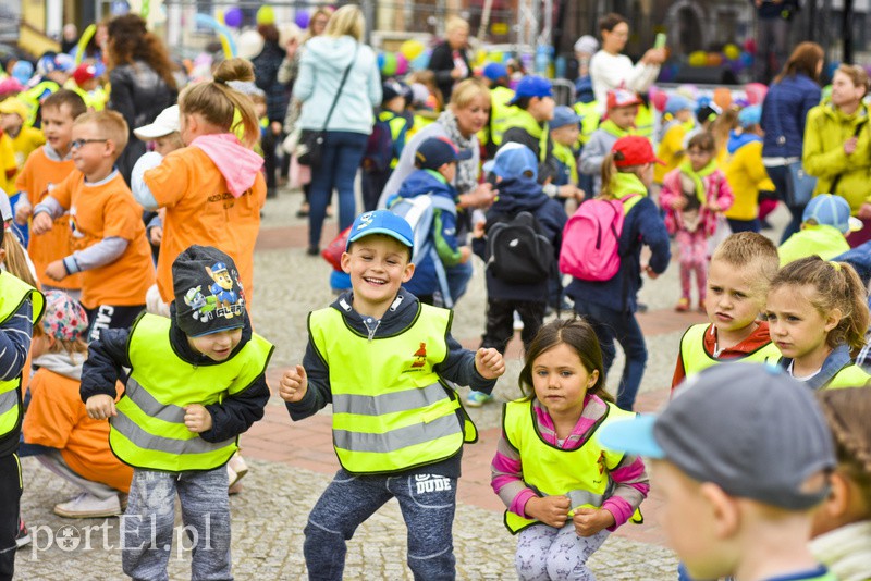 Starówka pełna dzieci zdjęcie nr 153082
