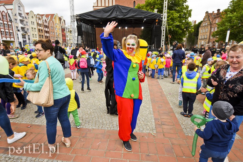 Starówka pełna dzieci zdjęcie nr 153062