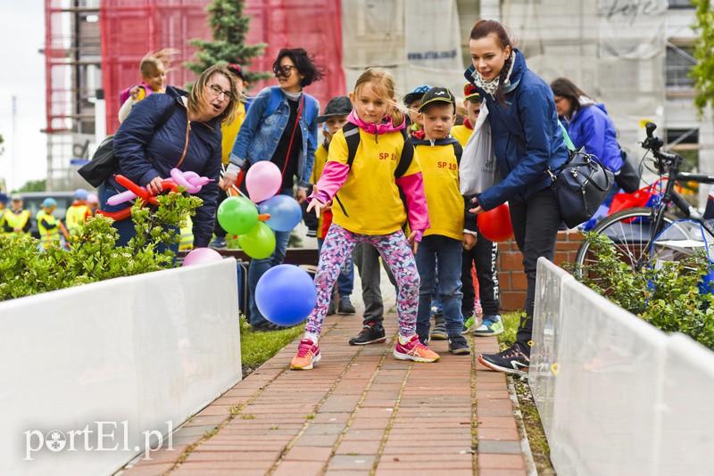 Starówka pełna dzieci zdjęcie nr 153075