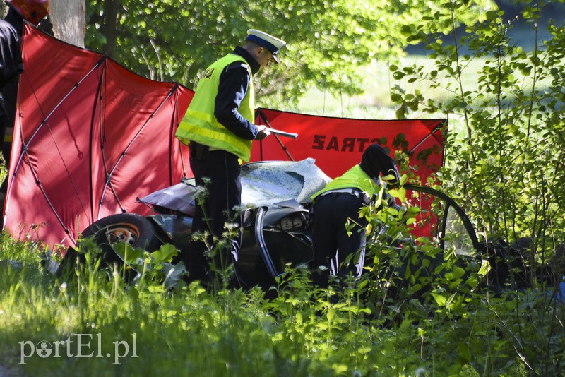 Tragiczny wypadek w Krasnym Lesie, kierowca uciekał przed policją zdjęcie nr 153184