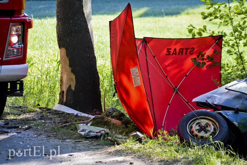 Tragiczny wypadek w Krasnym Lesie, kierowca uciekał przed policją zdjęcie nr 153195