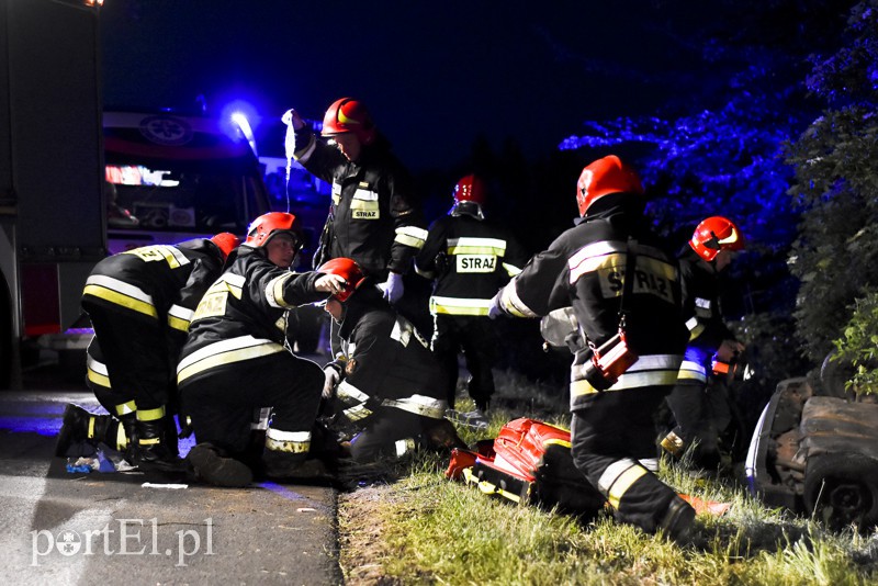 Dachowanie w Rubnie, dwie osoby ranne zdjęcie nr 153209