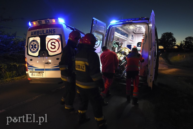 Dachowanie w Rubnie, dwie osoby ranne zdjęcie nr 153215