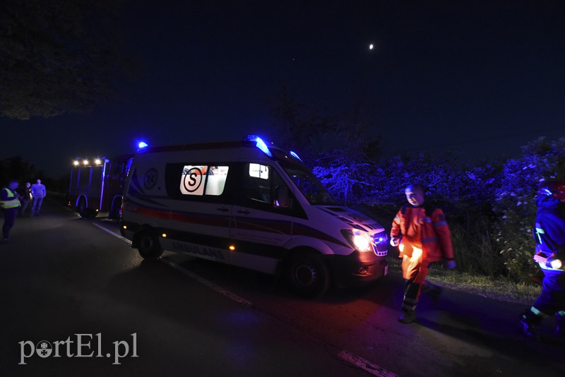 Dachowanie w Rubnie, dwie osoby ranne zdjęcie nr 153205