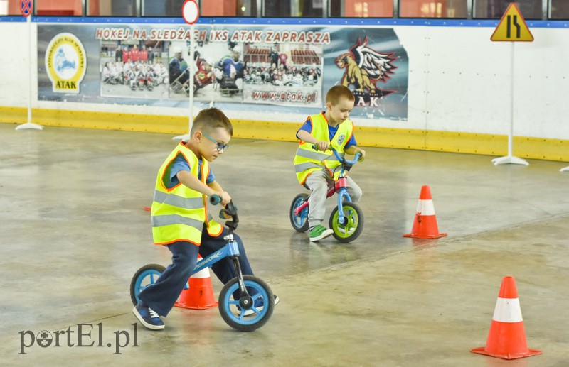 Autoriada uczy bezpieczeństwa na drodze zdjęcie nr 153675