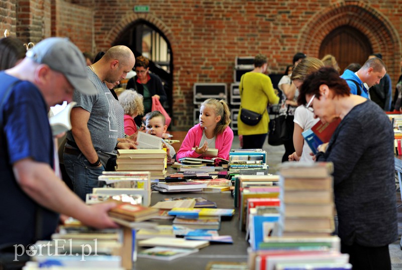 Magiczna noc w świecie książek zdjęcie nr 153852