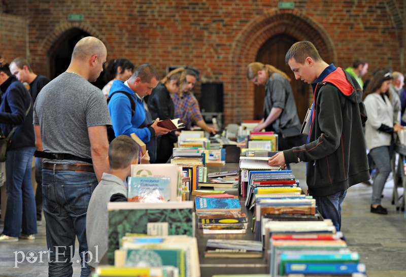 Magiczna noc w świecie książek zdjęcie nr 153851