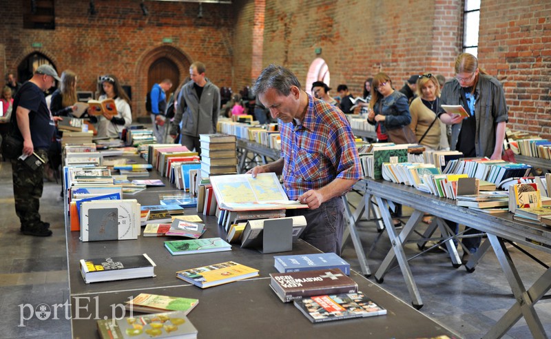 Magiczna noc w świecie książek zdjęcie nr 153858