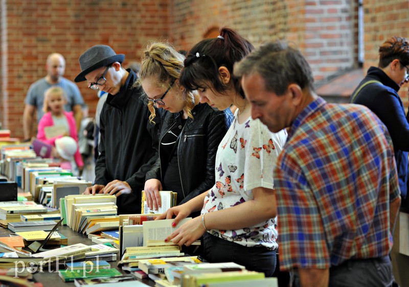 Magiczna noc w świecie książek zdjęcie nr 153850