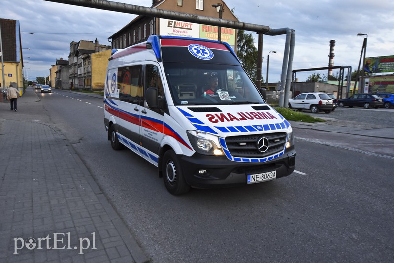 Elbląg Hondą uderzył w drzewo