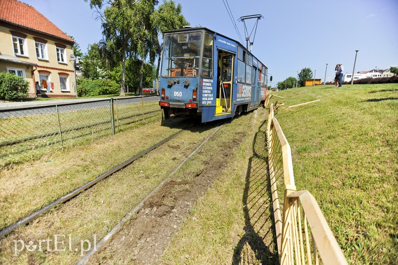 Tramwaj wypadł z torów zdjęcie nr 154536