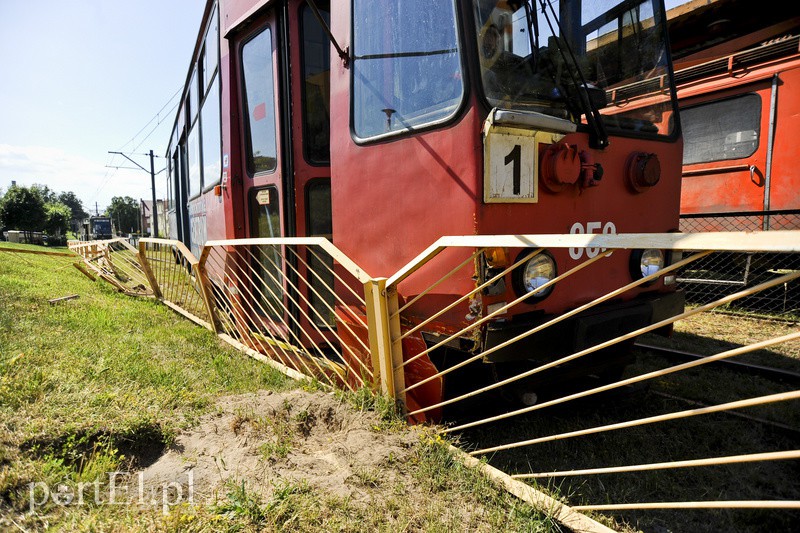 Tramwaj wypadł z torów zdjęcie nr 154538