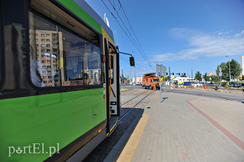 Paraliż na torach, koparka uszkodziła trakcję tramwajową zdjęcie nr 154540