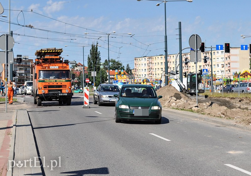 Paraliż na torach, koparka uszkodziła trakcję tramwajową zdjęcie nr 154548