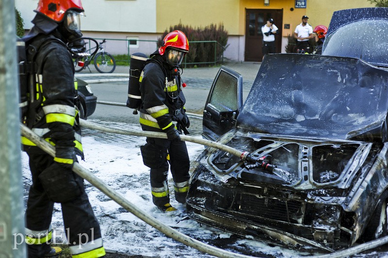 Na płk. Dąbka spłonął saab  zdjęcie nr 154553