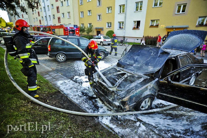 Na płk. Dąbka spłonął saab  zdjęcie nr 154555