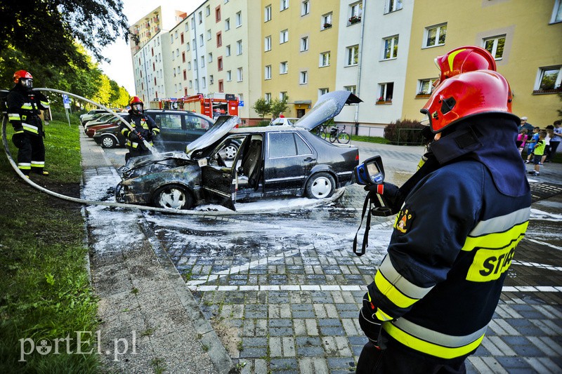 Na płk. Dąbka spłonął saab  zdjęcie nr 154556