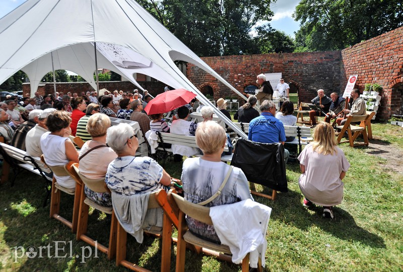 Kuchnia regionalna z muzyką dawną w tle zdjęcie nr 154822