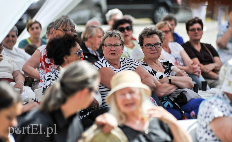 Kuchnia regionalna z muzyką dawną w tle zdjęcie nr 154817