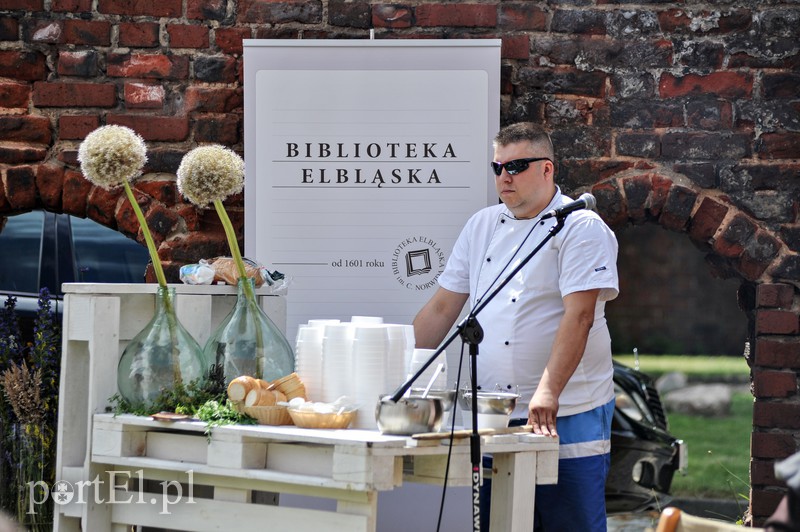 Kuchnia regionalna z muzyką dawną w tle zdjęcie nr 154819