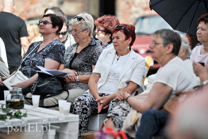 Kuchnia regionalna z muzyką dawną w tle zdjęcie nr 154825