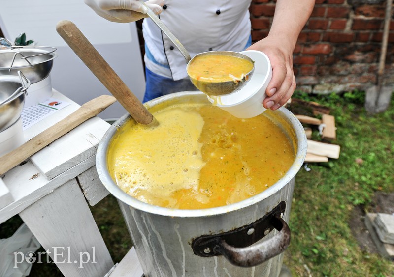 Kuchnia regionalna z muzyką dawną w tle zdjęcie nr 154829