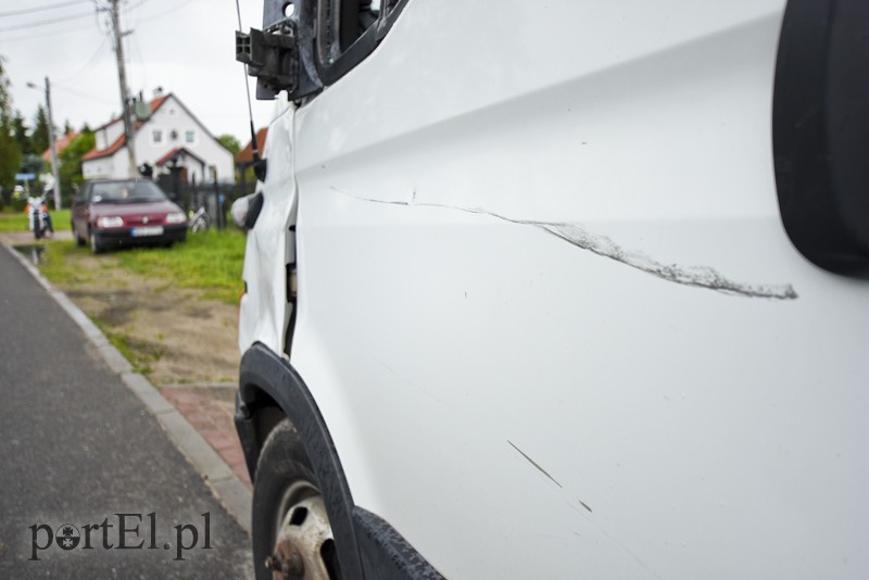 Skuterem uderzyła w samochód dostawczy zdjęcie nr 155489