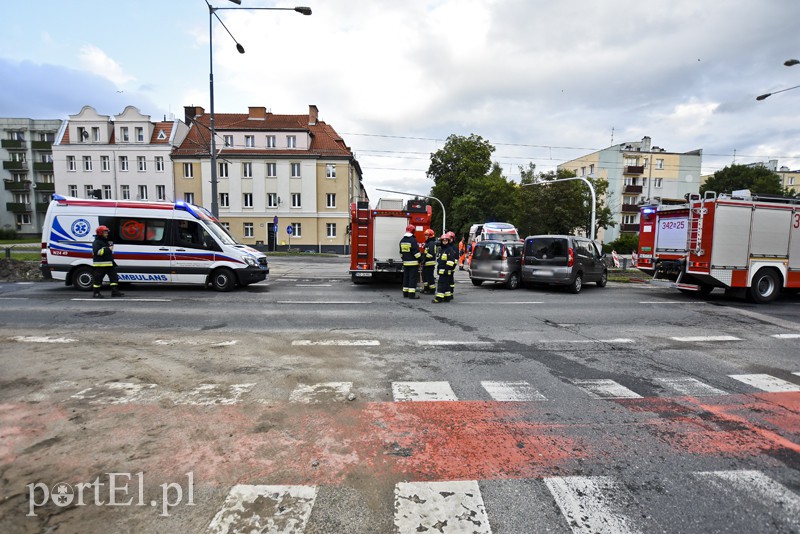 Róg ul. Brzeskiej i Płk. Dąbka - trzecia kolizja tego dnia zdjęcie nr 155679