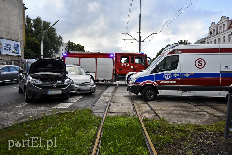 Róg ul. Brzeskiej i Płk. Dąbka - trzecia kolizja tego dnia zdjęcie nr 155678