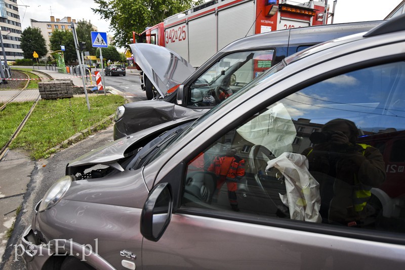 Róg ul. Brzeskiej i Płk. Dąbka - trzecia kolizja tego dnia zdjęcie nr 155676
