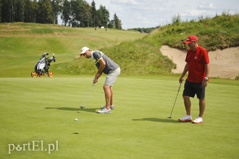 Elbląg Uderzali kijem w szczytnym celu